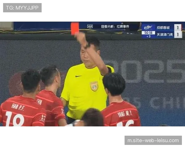 裁判尺度与VAR介入引关注 首轮多场比赛出现视频回放判罚