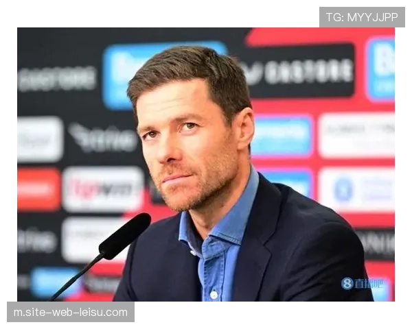 阿隆索三中卫配置稳固，勒沃库森后场传导网络层次分明